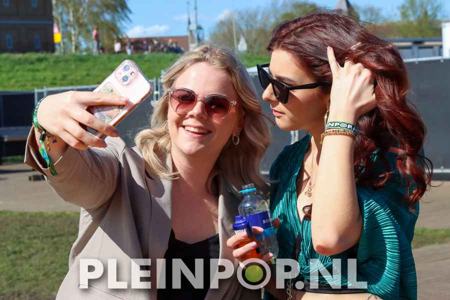 Publiek    Bezoekers (10)